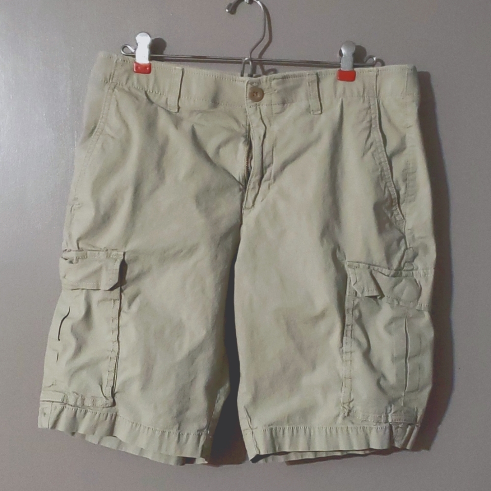 APT. 9 Men's Khaki Cargo Shorts-Size 33
